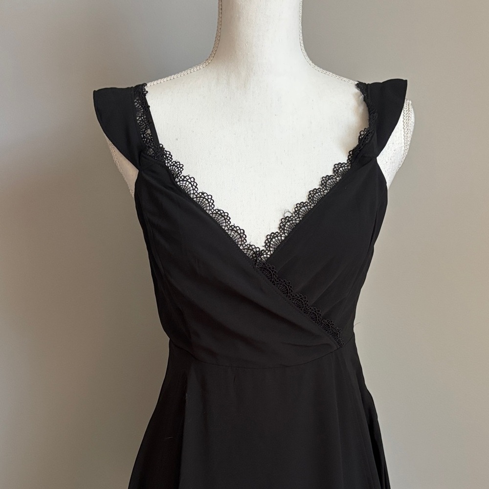 Lulus Black Lace-Trim V-Neck Women's Dress